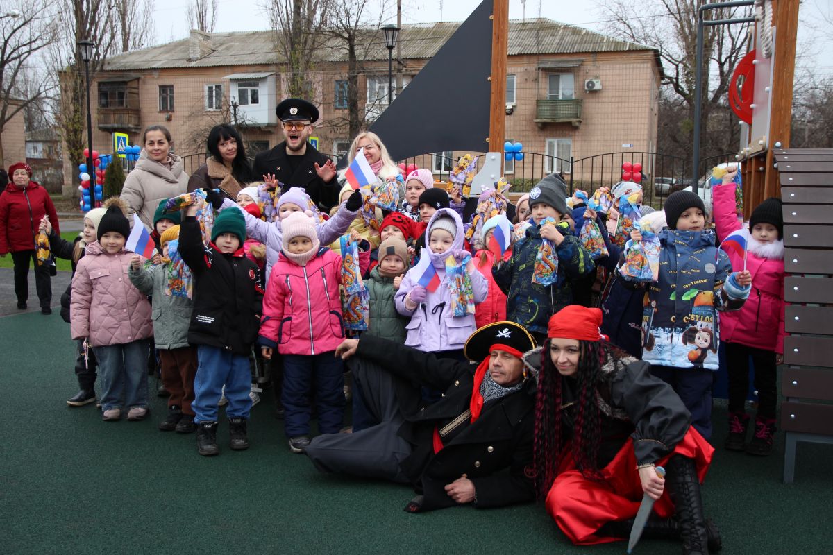 При поддержке «Единой России» новый сквер появился в Лутугино (ЛНР)