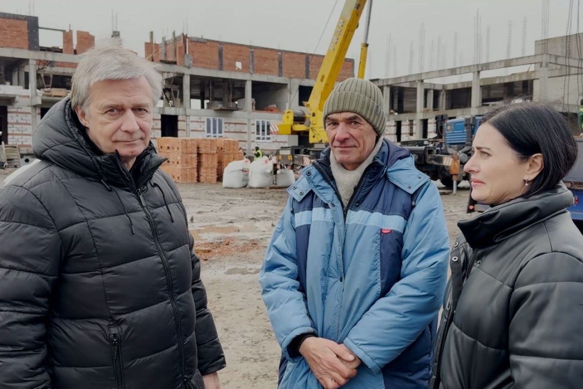 Партийцы контролируют ход строительства нового детского сада в Михайловске