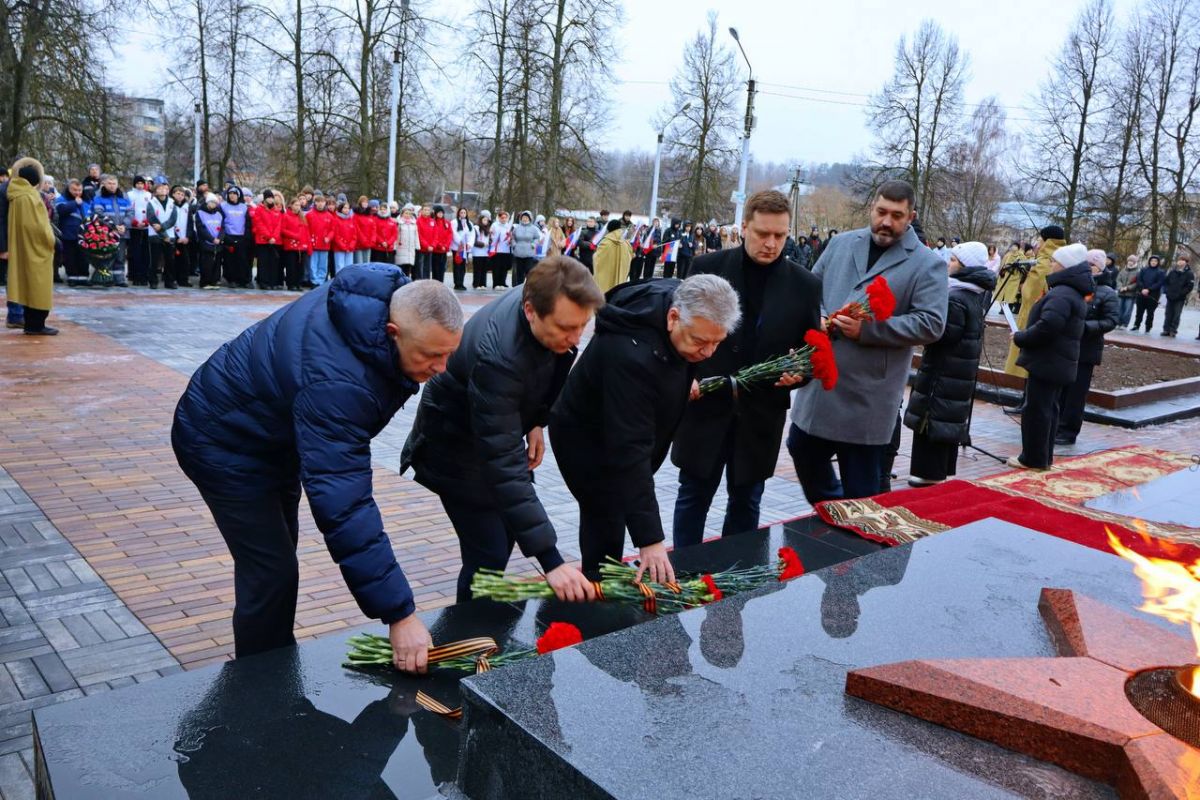В Суворове торжественно открыли реконструированный мемориальный комплекс «Братская могила»