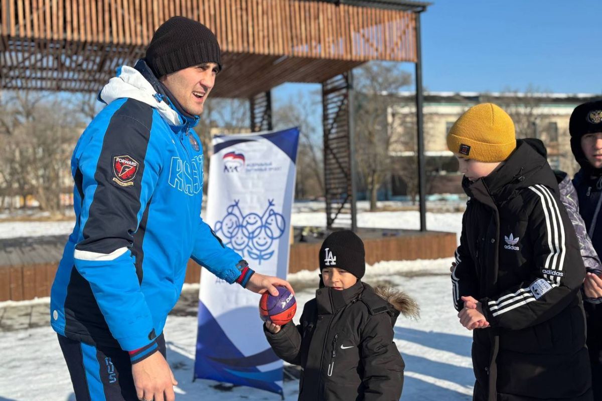 «Единая Россия» организовала зарядку с чемпионом для жителей Воздвиженки Приморского края