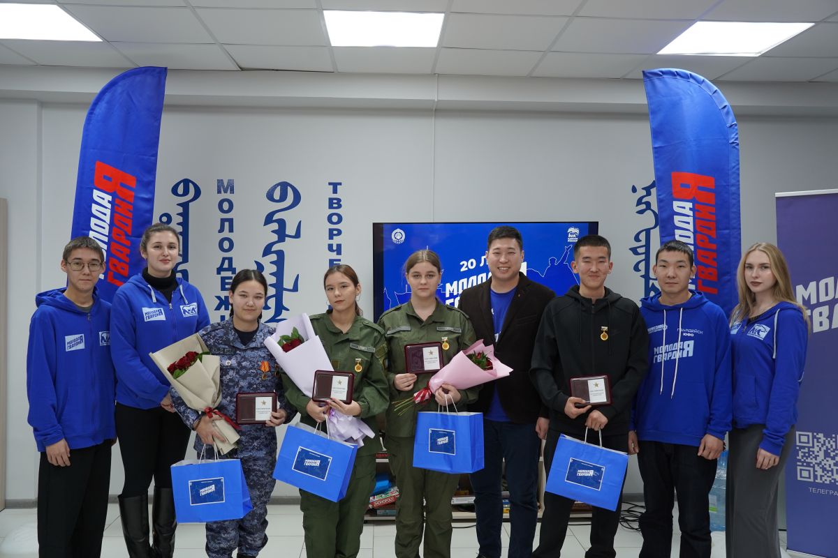 В Калмыкии «Молодая Гвардия Единой России» учредила и вручила общественные медали «Юный герой»