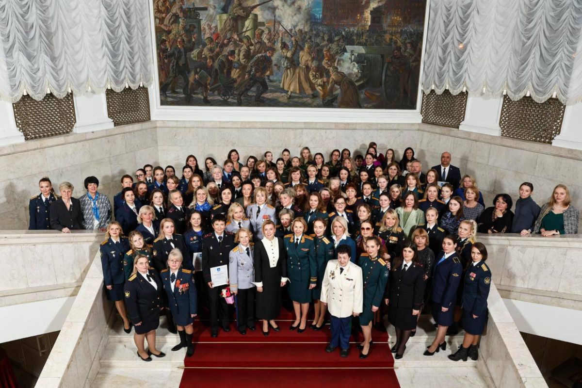 Инна Святенко вручила награды поисковикам, добровольцам и волонтерам