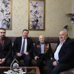 Россошанские единороссы поздравили ветеранов с новогодними праздниками
