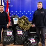 Маскировочные сети от волонтеров привезли в региональный исполком партии депутаты-гагаринцы