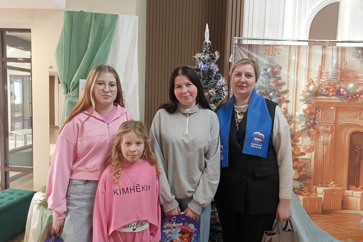 В Ичалковском районе детям подарили сладкие подарки и пригласили на новогоднее представление
