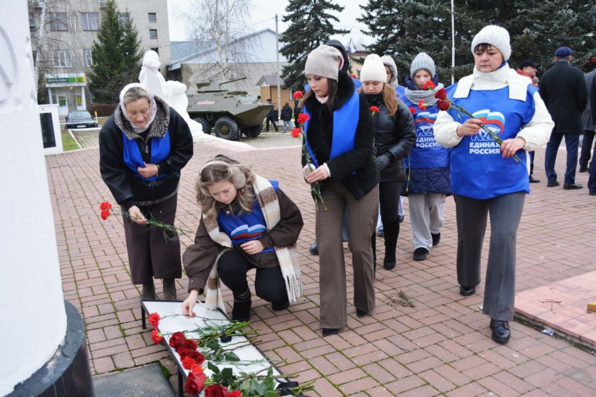 В Зубовой Поляне почтили память Неизвестного Солдата