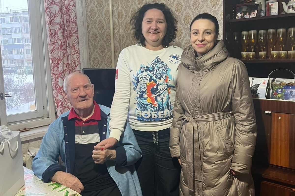 В Ульяновской области продолжается традиционная партийная акция «С Новым годом, ветеран!»