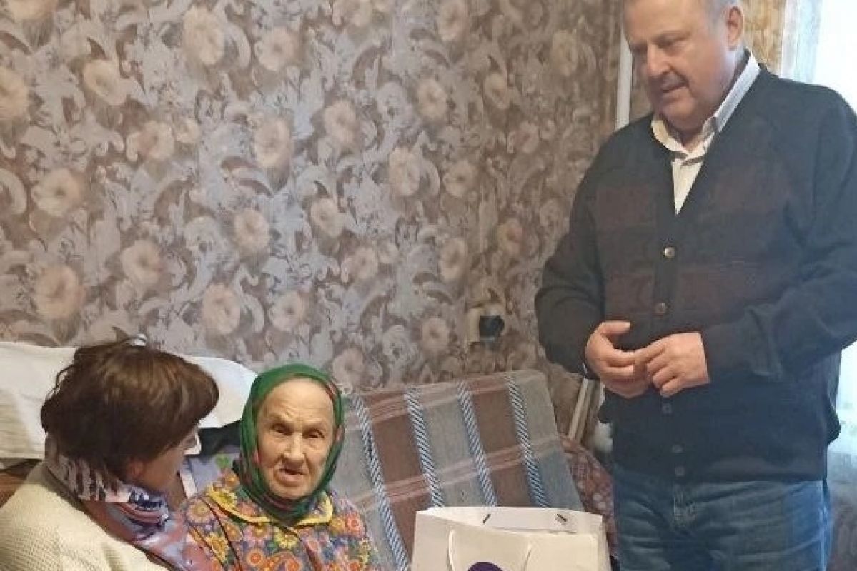 "Единая Россия" дала старт традиционной акции "С новым годом, ветеран!"
