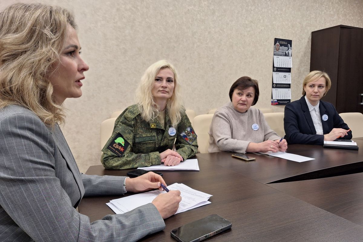 "Женское движение Единой России" проводит новогодние встречи