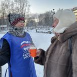 Молодогвардейцы, депутаты и сторонники "Единой России" позаботились о сыктывкарцах в мороз