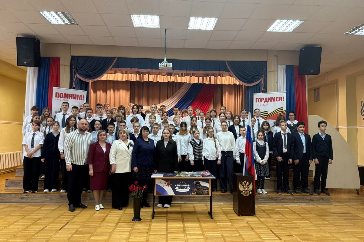 В школе №63 Рязани открыли Парту Героя в честь погибшего в зоне СВО, выпускника Дмитрия Чеснокова
