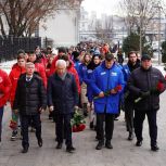 Депутаты фракции «Единая Россия» и представители «Молодой гвардии» почтили память журналистов, погибших при исполнении профессиональных обязанностей