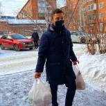 Александр Якубовский продолжает оказывать волонтёрскую помощь жителям Иркутска