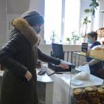 Оренбургские волонтеры доставили продукты питания пенсионерке
