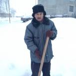 Троицкий район: Волонтер Алихан Сарсенбаев  очистил пешеходную зону от снега
