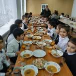 Единороссы проверили организацию горячего питания в школах Бабаюртовского района