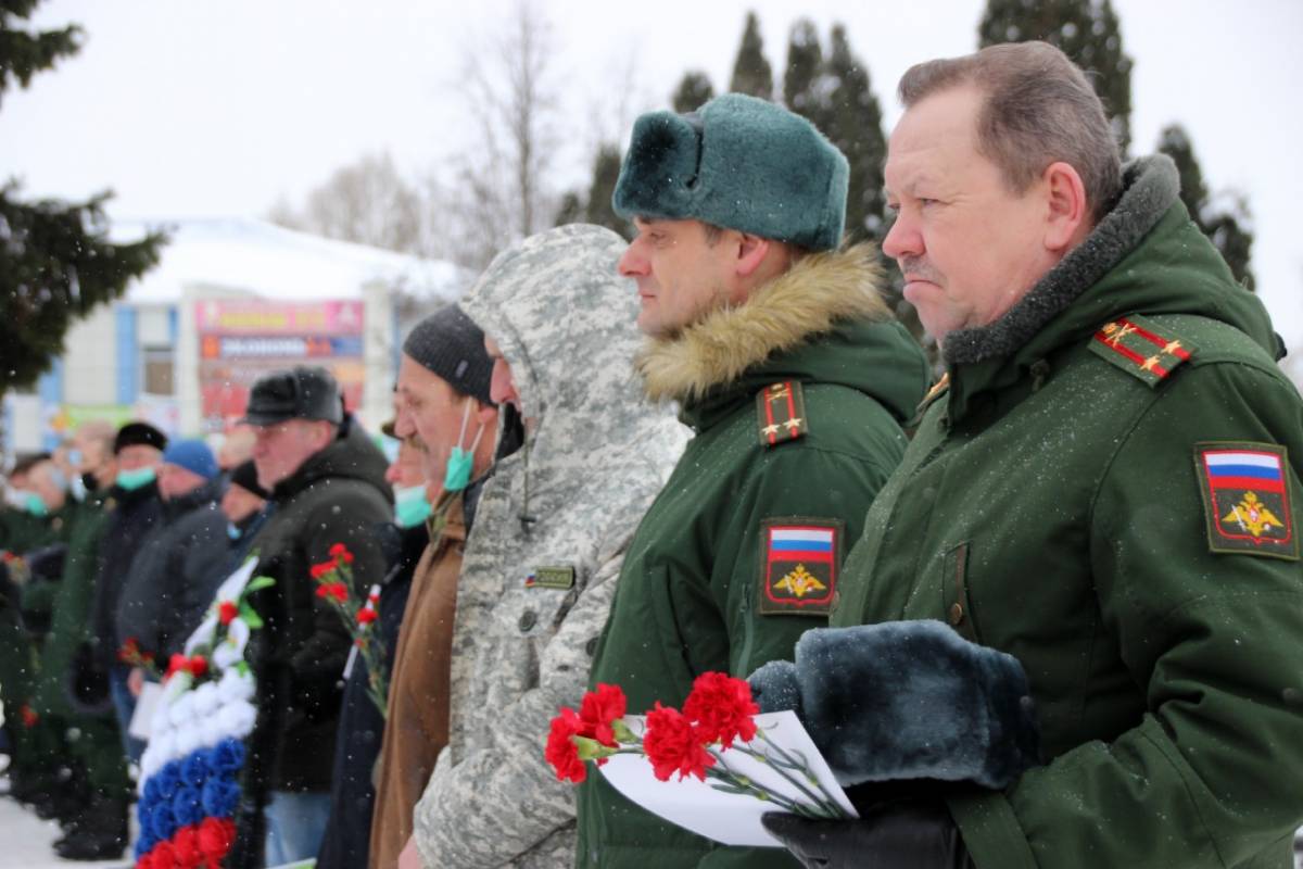 Торжественный митинг с участием местного отделения партии «Единая Россия»  прошел сегодня в Почепе