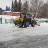 В Центральном округе Курска единороссы помогают организовать уборку снега