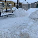 Клинцовские молодогвардейцы занялись расчисткой остановок общественного транспорта