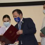 Врачей Республиканской больницы имени Куватова поблагодарили за труд в борьбе с коронавирусом
