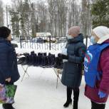 Волонтеры и активисты партии «Единая Россия» в Вичугском районе раздали более 500 медицинских масок