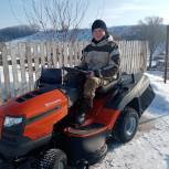 Жителю Большесолдатского района подарили трактор-косилку