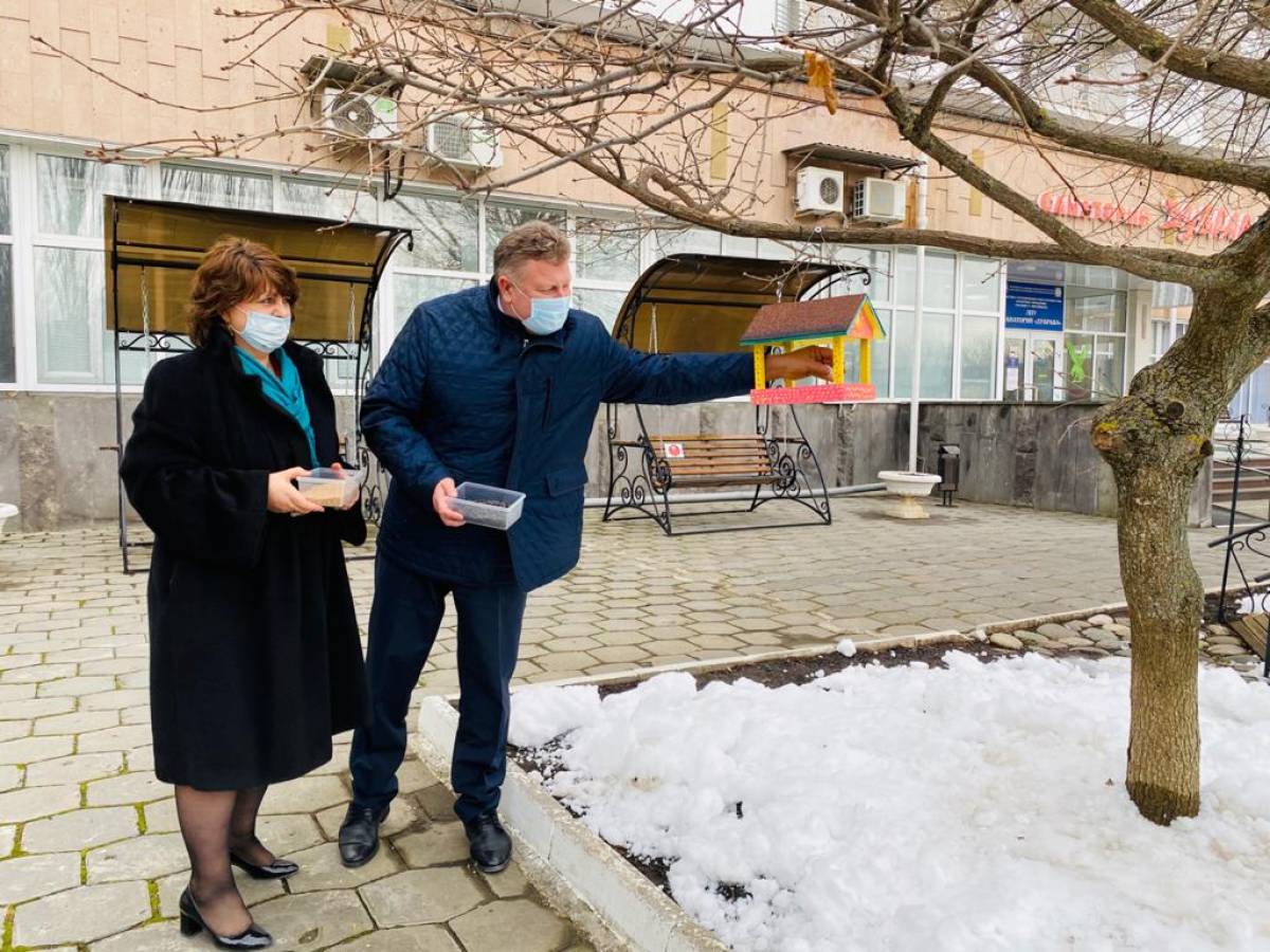 Кормушка Ставрополь Фроленко. Праздник птиц в Железноводске. Железноводск ТВ кормушка интервью.