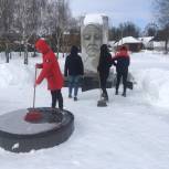 Новозыбковские волонтеры освободили из снежного плена памятники героям Великой Отечественной войны