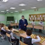 Анатолий Карпов провел сеанс одновременной игры в шахматы с тюменскими гимназистами