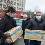 Сергей Попов передал Валуйской районной больнице три тысячи пар перчаток