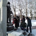 В Екатеринбурге возложили цветы к памятнику ветеранам боевых действий