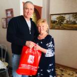 Советский район: Ветерана труда поздравили с юбилеем