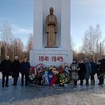 Унечские единороссы и сторонники партии стали участниками акции "Защитим память героев"