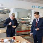 В Омске активисты «Единой России» проверили качество школьных обедов