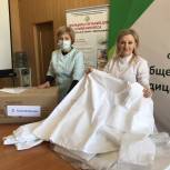 Астраханские депутаты-волонтеры подарили более 100 защитных костюмов медикам «красной зоны»
