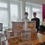 Медикам Лесозаводска передали более 20 кг сладких угощений