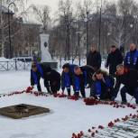 В Ленинском районе состоялась церемония возложения цветов к вечному огню