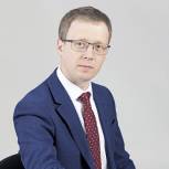 Единороссы Сургута передали врачам угощения к чаю