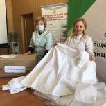 Депутаты подарили защитные костюмы врачам «красной зоны» больницы в Астрахани