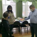 Школьники из микрорайона Рябково получили планшеты для учёбы