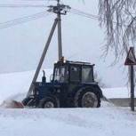 В Стародубском районе техника вышла на уборку снега ночью