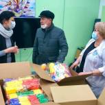 Псковский депутат передал игрушки в детский корпус инфекционной больницы