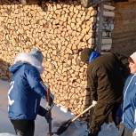 В Кировской области стартовала волонтерская акция по уборке снега у домов, где живут ветераны и пенсионеры