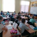 Киноуроки проводят аргаяшские активисты для школьников