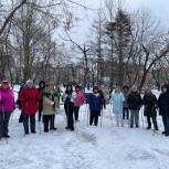 Во Владивостоке состоялся мастер-класс для пенсионеров по скандинавской ходьбе