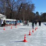 Молодогвардейцы Благовещенска провели спортивные ледовые состязания для студентов
