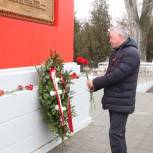 Дань памяти: в Волгограде возложили цветы к мемориалам от имени ветеранов Великой Отечественной войны