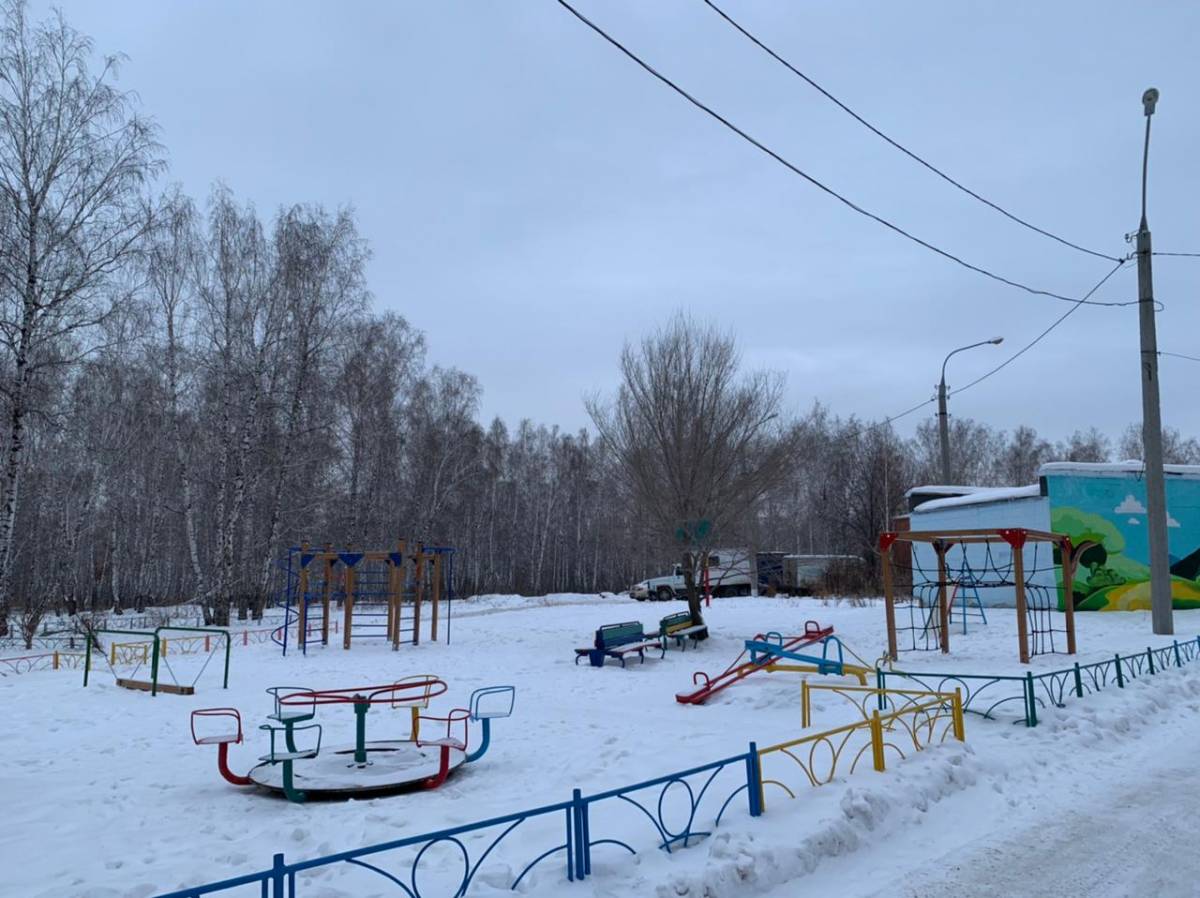 Новая детская площадка появилась в Металлургическом районе Челябинска  благодаря помощи депутатов «Единой России»