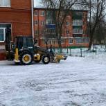 Единороссы помогают в организации уборки снега в Курске