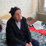 Единороссы продолжают помогать ветерану из Кавказского района, которого ограбили